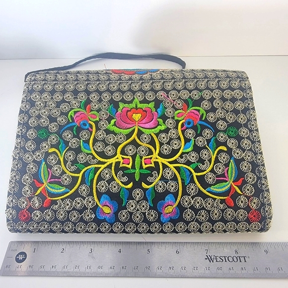 Vibrant Embroidered Lotus Flower Purse With Chunky Buckle Clasp - Picture 3 of 13